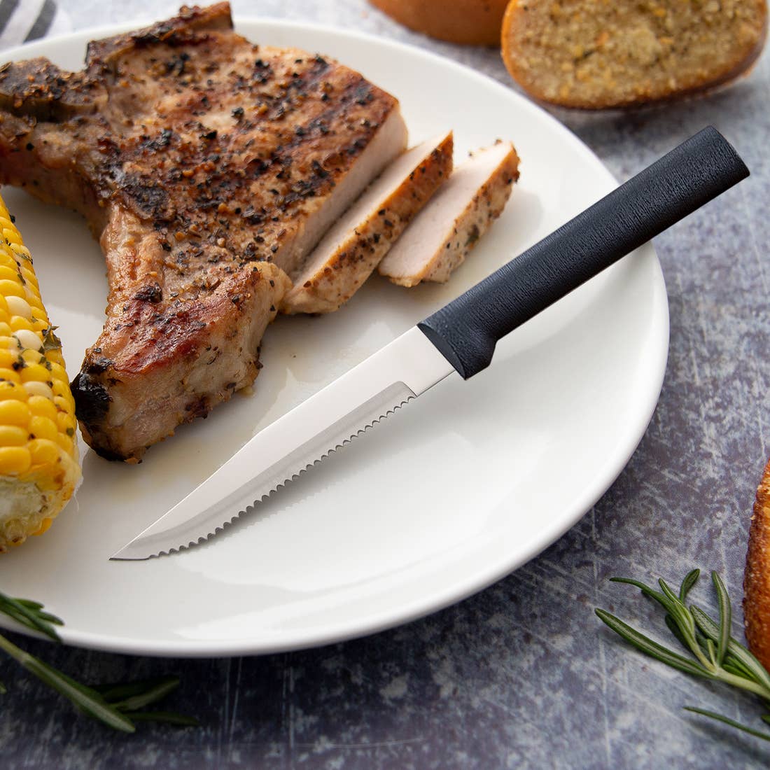 4 Serrated Steak Knives Set - Black Handle